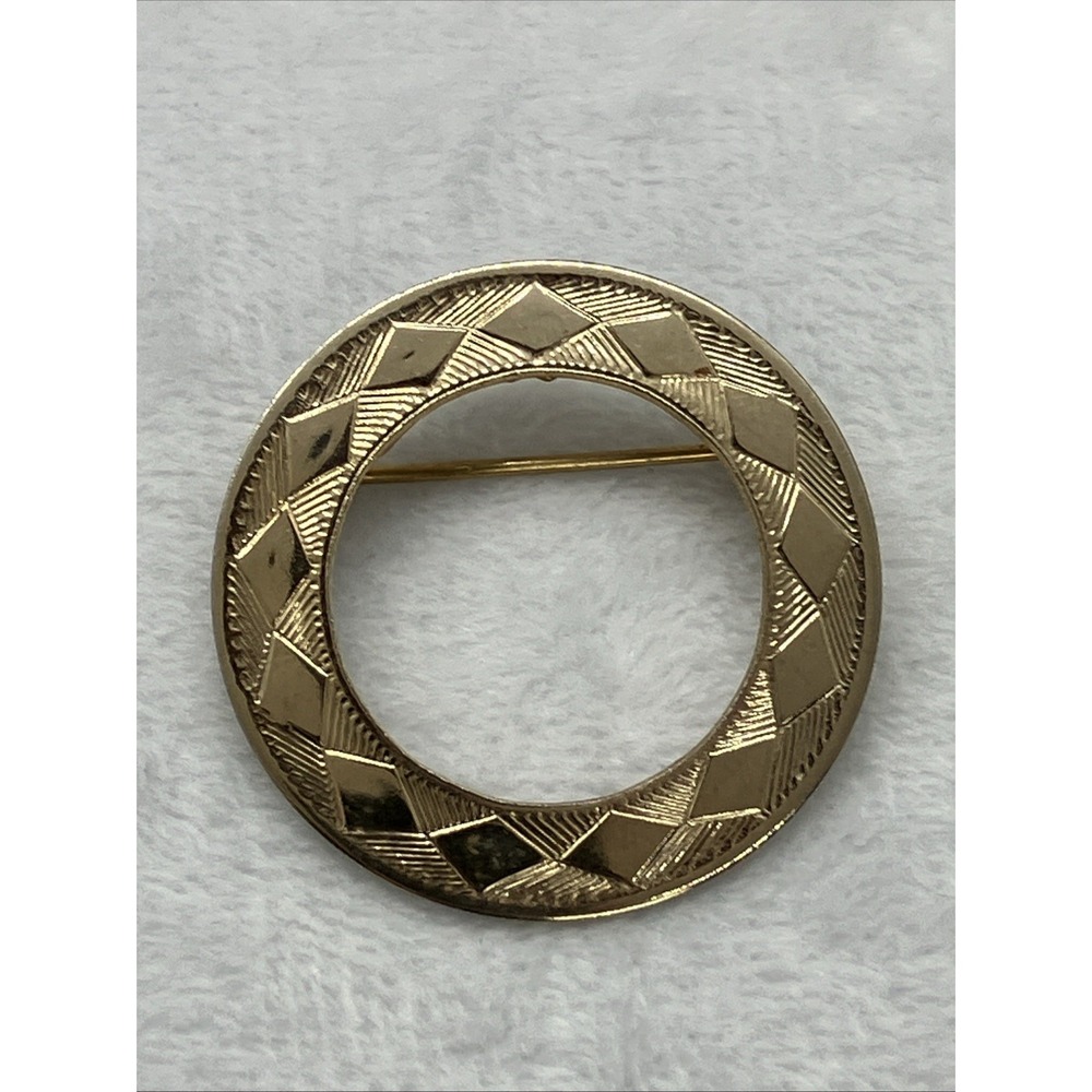 Vtg Round Gold Tone Brooch Geometric Textured Old Moneyโ Luxury Classic Chic